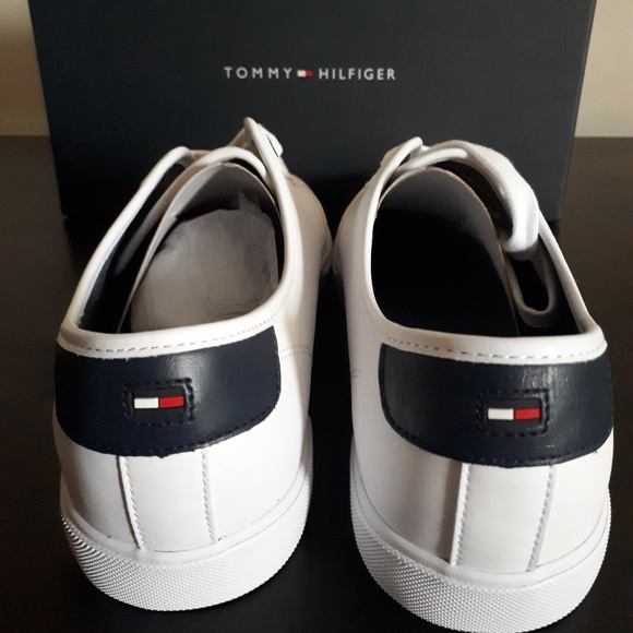 Tommy Hilfiger size 9.5 shoes brand new - Picture 3 of 5